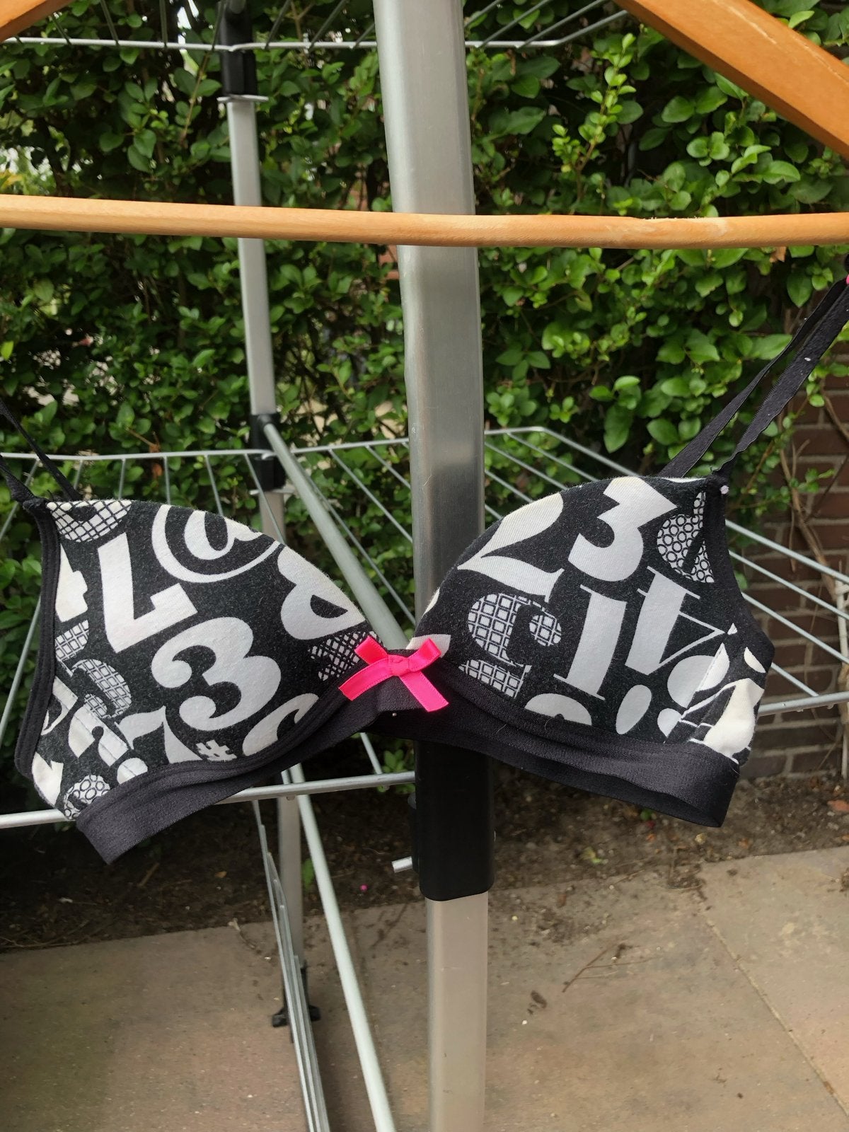 Hema BH met cijferprint en roze strikje, maat 70AA, Ophalen of Verzenden, Meerkleurig, BH