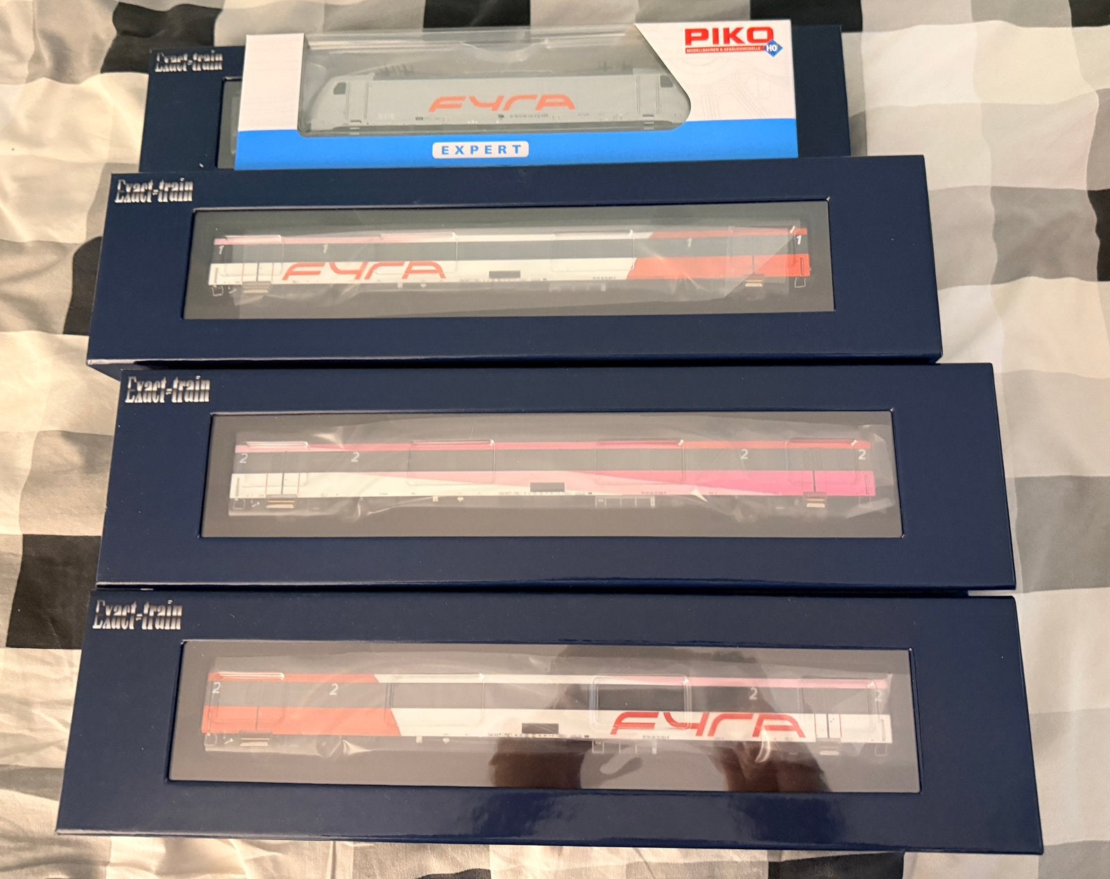 Exact train Fyra set & Piko BR186 Fyra Grijs, Treinset, Gelijkstroom, Analoog, Nieuw