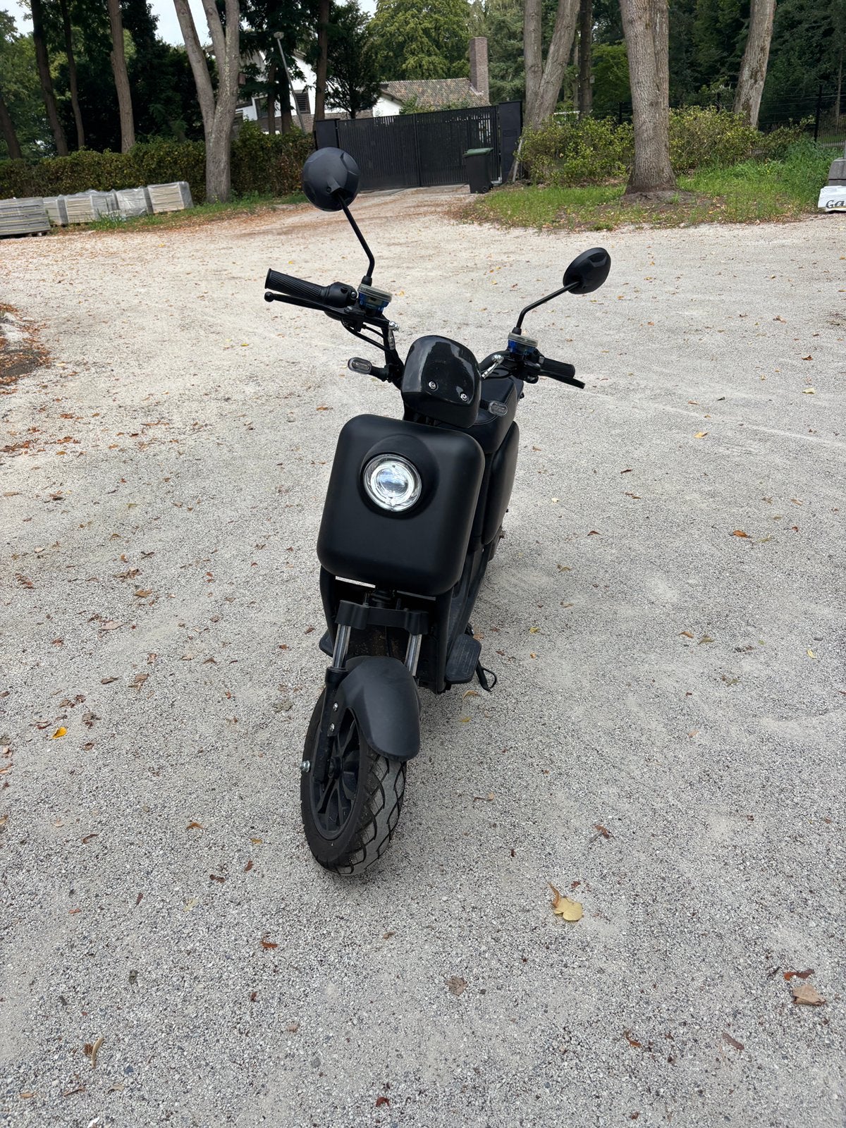 Luqi Q3 elektrische bromfiets 2025 – 400 km, Fietsen en Brommers, Ophalen, Zo goed als nieuw, Elektrisch