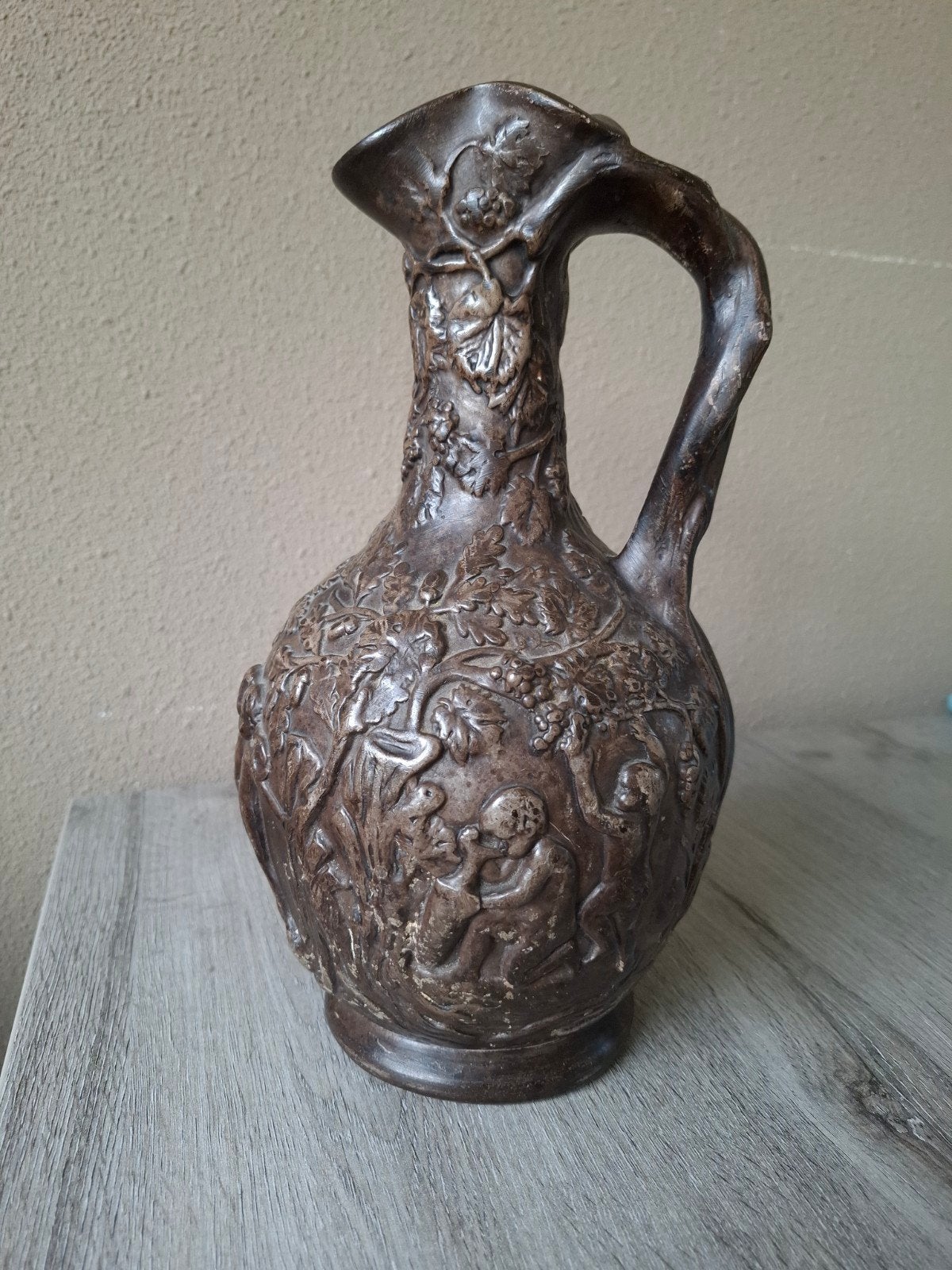 Antieke Gipsen Vaas met Reliëf - 30 cm hoog, Ophalen of Verzenden