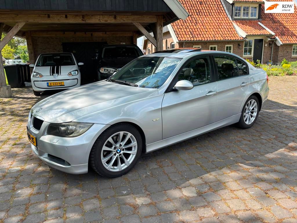 BMW 3-serie 320i automaat, Auto's, Zwart, 4 cilinders, 150 pk, Parkeersensor