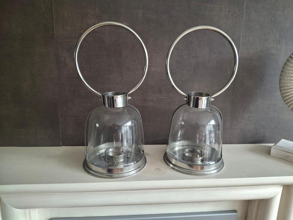 Set van 2  metalen windlichten met glazen kap Riviera Maison, Ophalen, Gebruikt, 25 tot 50 cm, Metaal