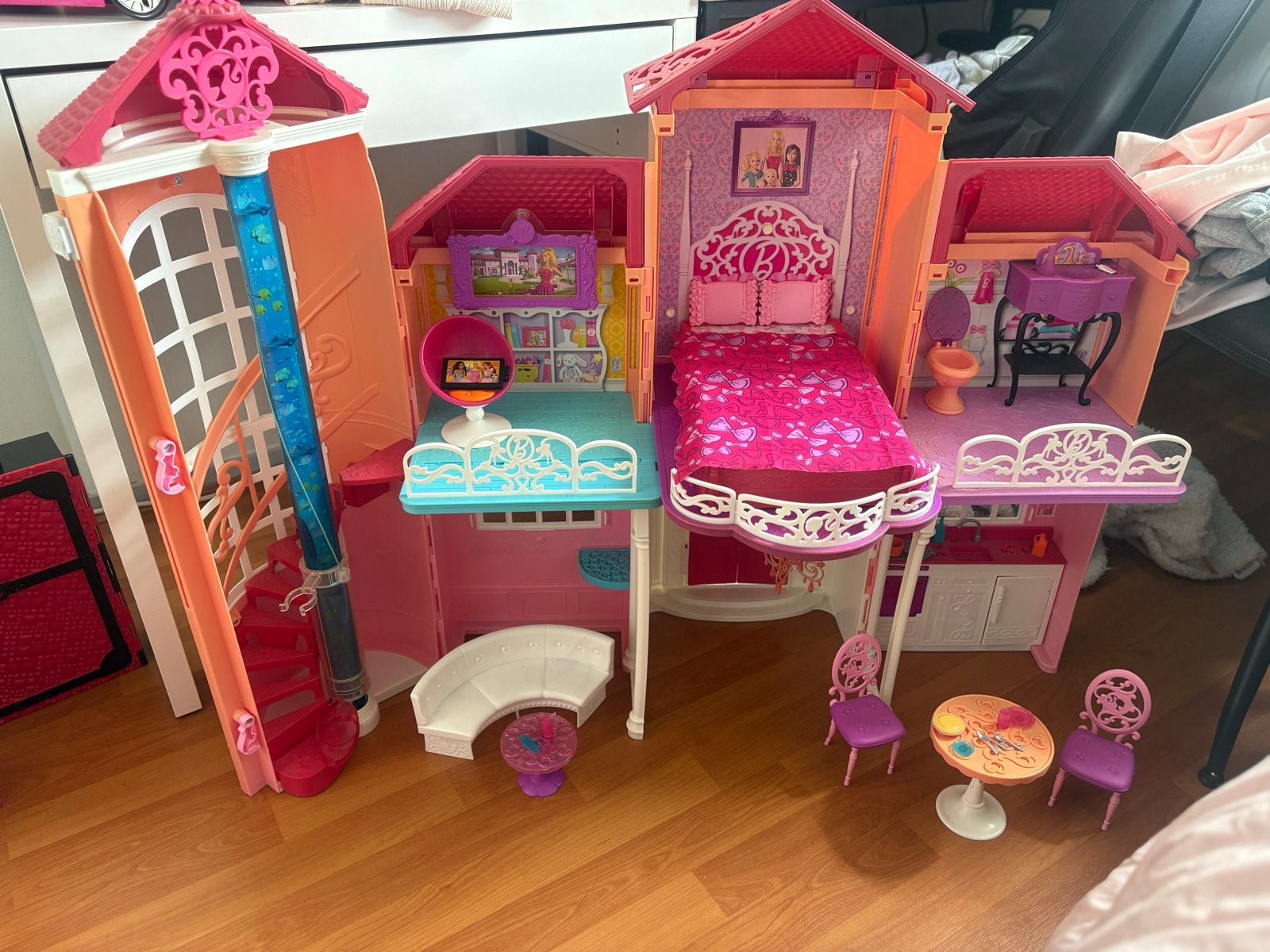 Barbie Dreamhouse met meubels! - Malibu 2014 editie, Kinderen en Baby's, Speelgoed | Poppenhuizen, Ophalen, Gebruikt, Poppenhuis
