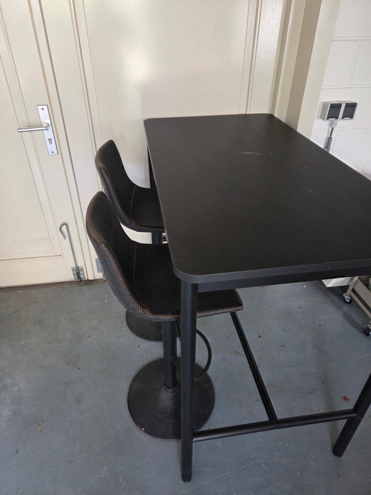 Ikea Tommaryd Bartafel met 2 Bronx71 Barkrukken, Ophalen, Gebruikt, Leer, 90 cm of meer