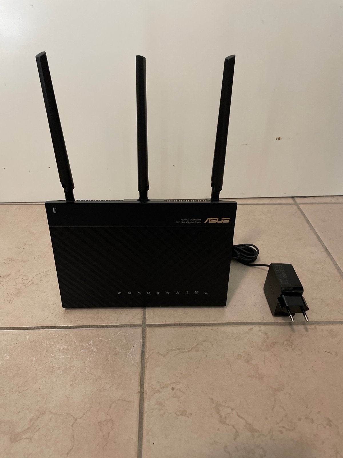 ASUS RT-AC68U AC1900 Dual Band Gigabit Router, Computers en Software, Routers en Modems, Ophalen, Zo goed als nieuw, Router
