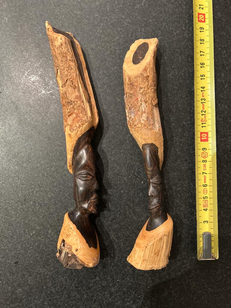 Twee handgesneden houten beeldjes uit Zambia (ca. 20 cm), Antiek en Kunst, Ophalen of Verzenden