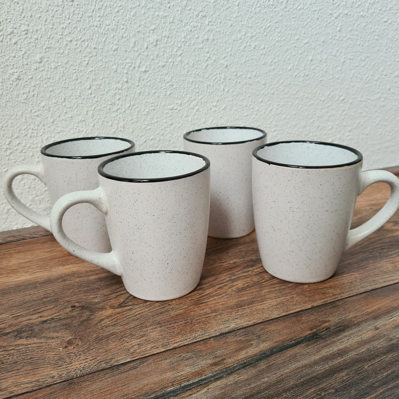 Set van vier koffemokken / theemokken met oor, Huis en Inrichting, Ophalen of Verzenden, Zo goed als nieuw, Overige stijlen, Mok