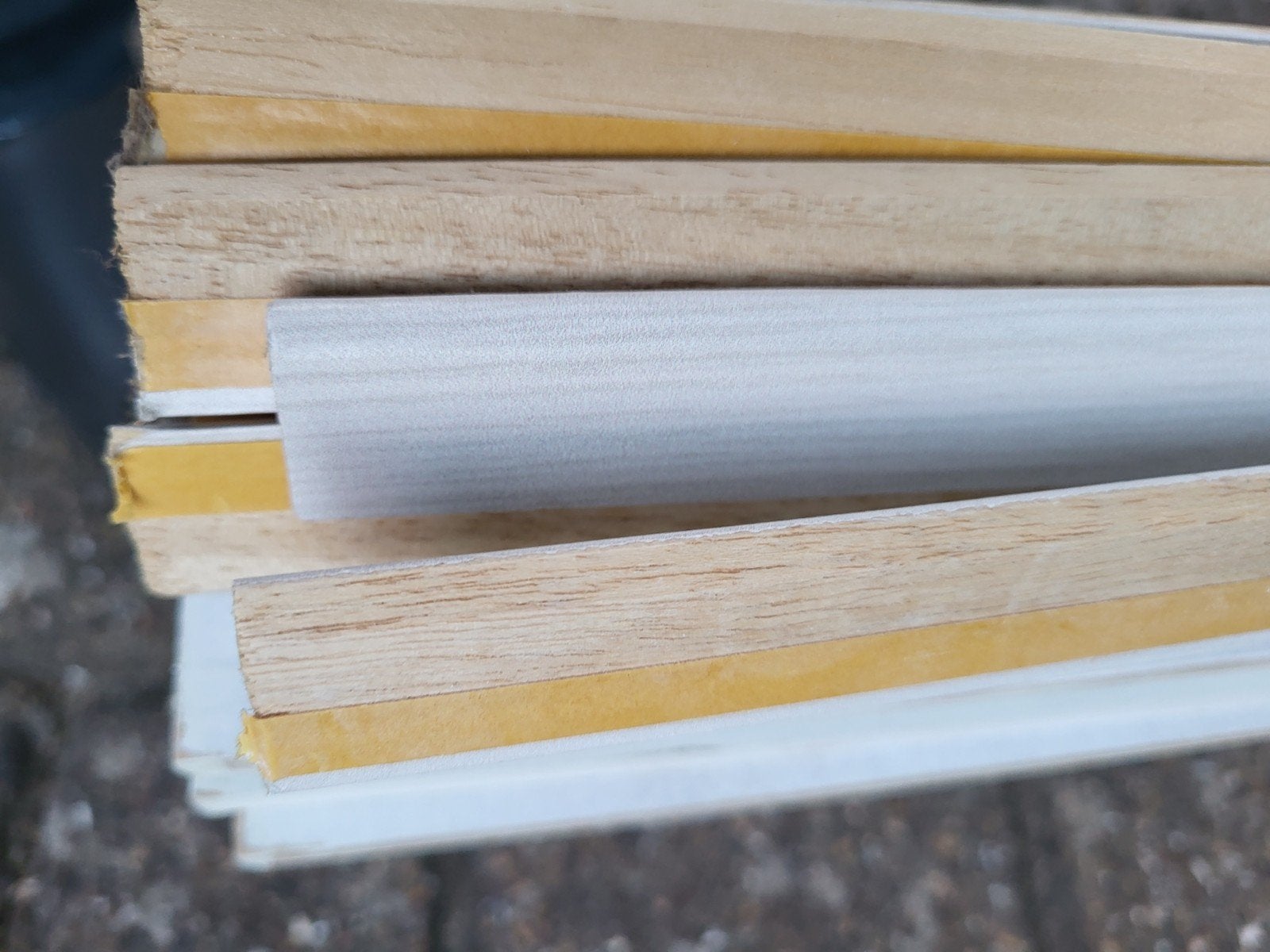 Laminaat plinten - 15 stuks, Ophalen, Overige materialen, Gebruikt, 200 tot 250 cm