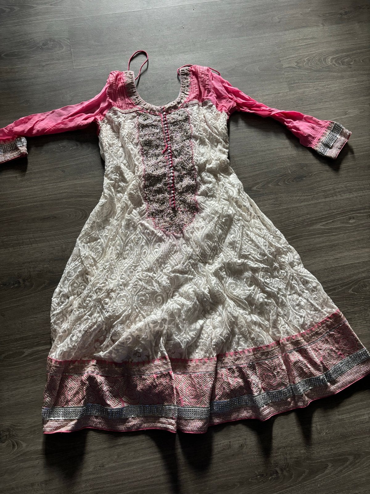 Prachtige Indiase jurk met broek en sjaal, Maat 38/40 (M), Wit, Ophalen of Verzenden, Gedragen