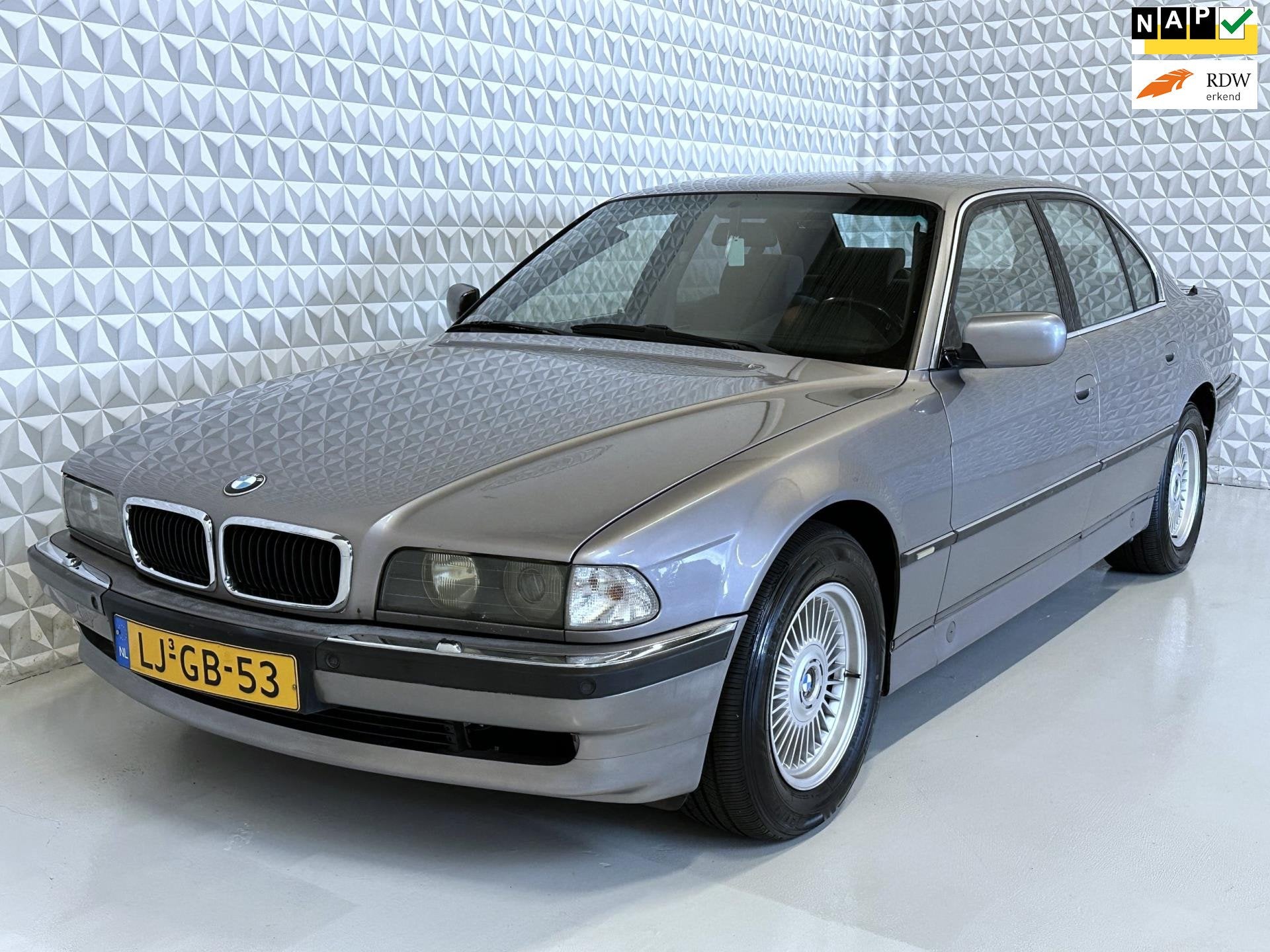 BMW 7-serie 750i V12 Youngtimer PDC Stoelverwarming Clmate+C, Auto's, Automaat, Origineel Nederlands, Bedrijf, Grijs