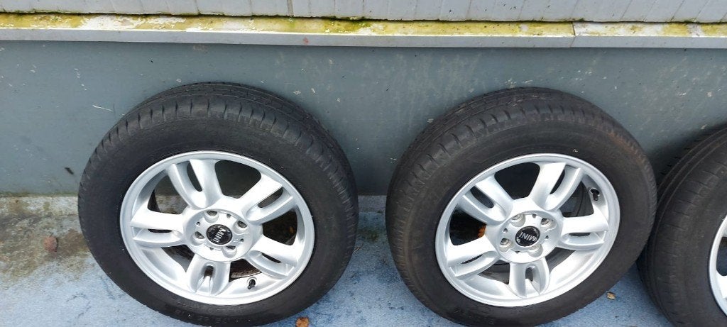 Mini Cooper Velgen 15 inch met Banden 185/65 R15, Auto-onderdelen, Banden en Velgen, Ophalen, 15 inch, Banden en Velgen, 185 mm