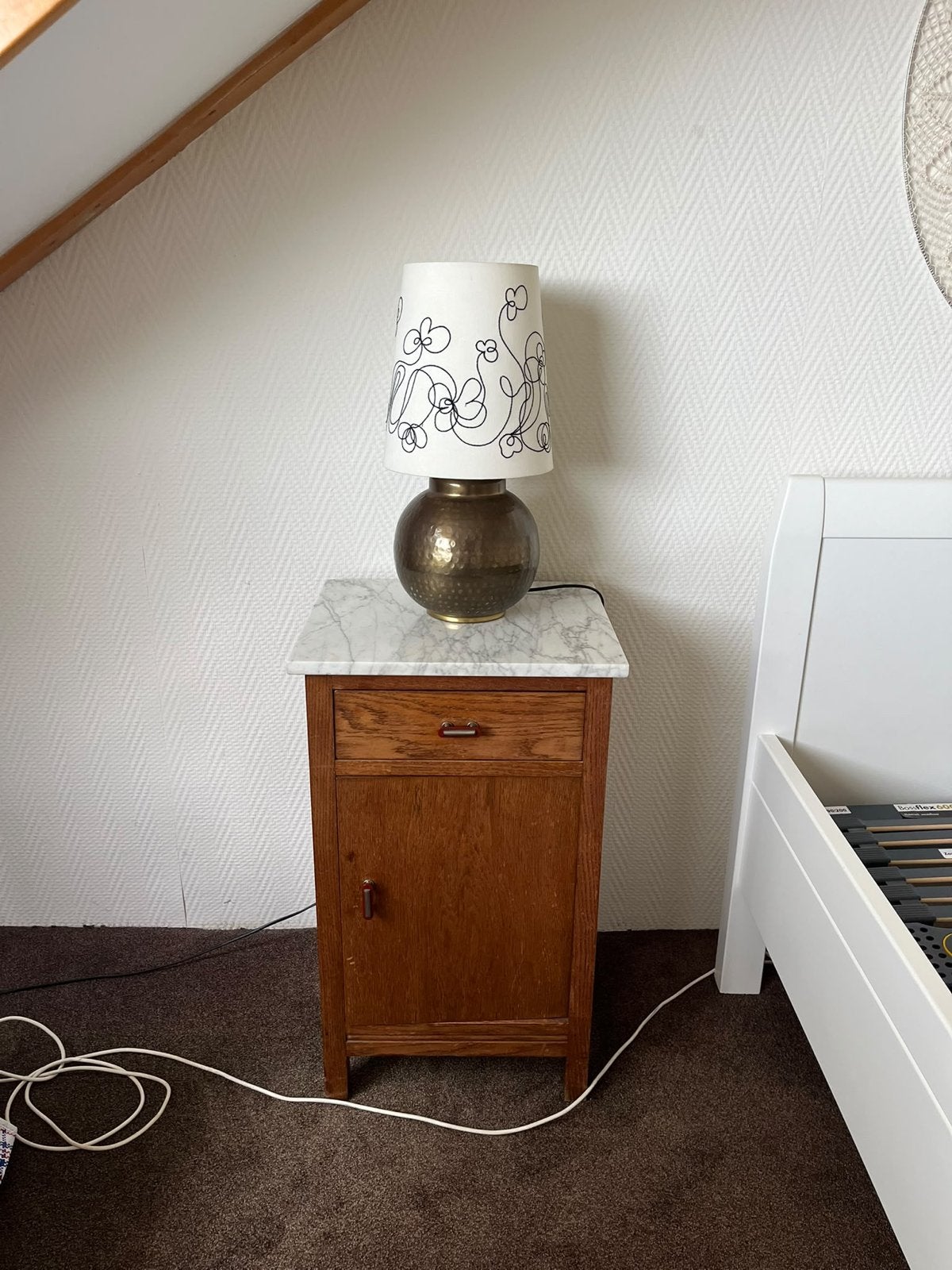 Vintage nachtkastje met marmeren blad, Ophalen