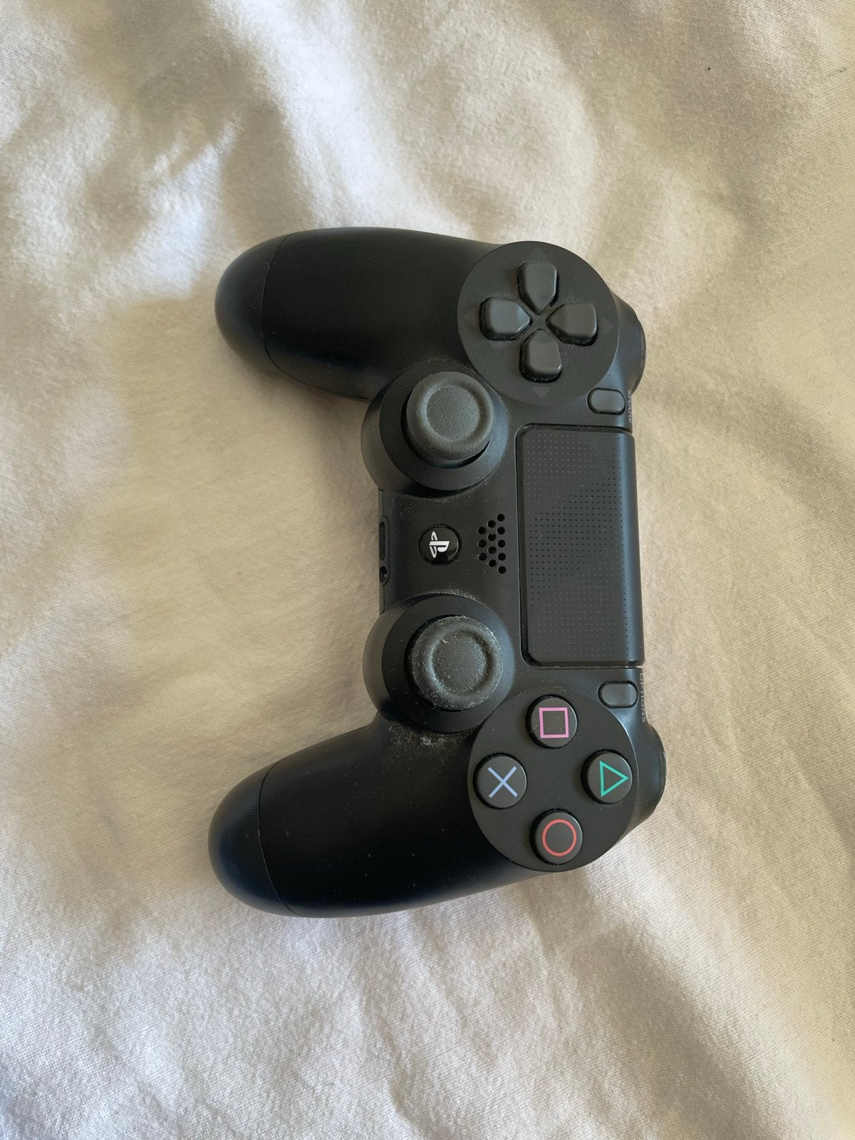 Foto 4 van PlayStation 4 Slim met controller en 2 games