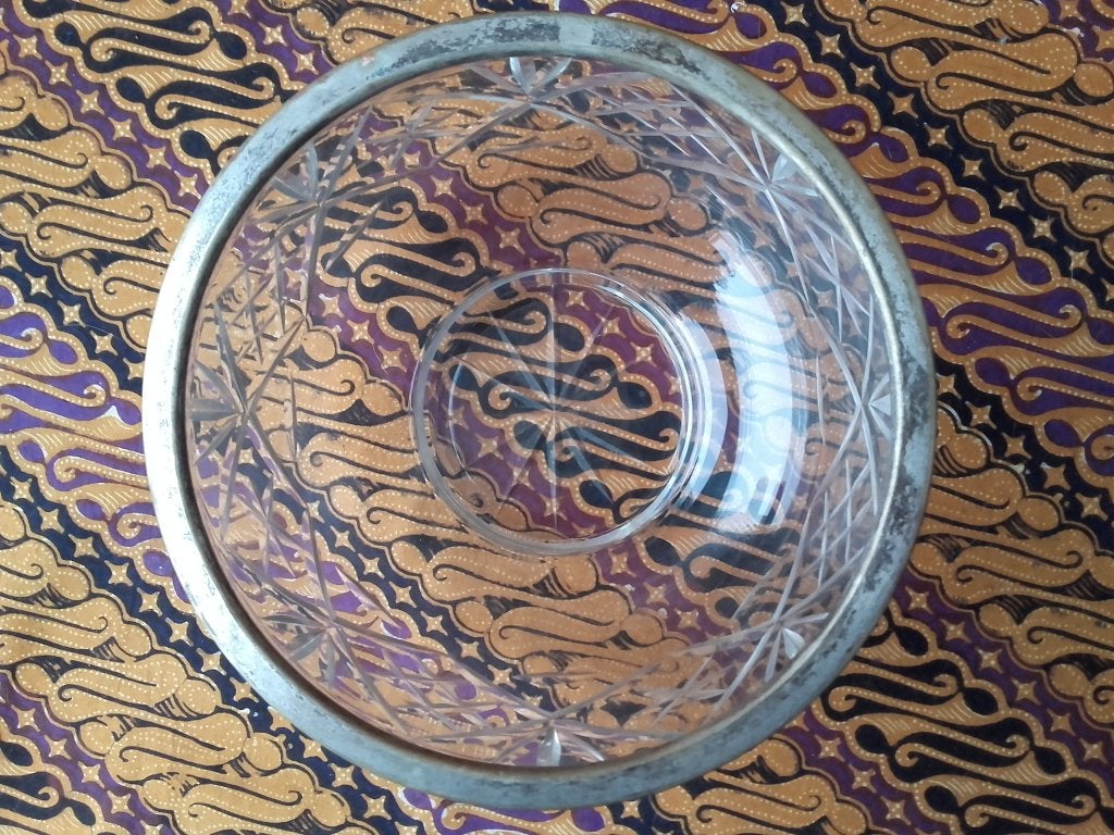Mooie zware antieke Engelse kom of schaal van kristal 19 cm.