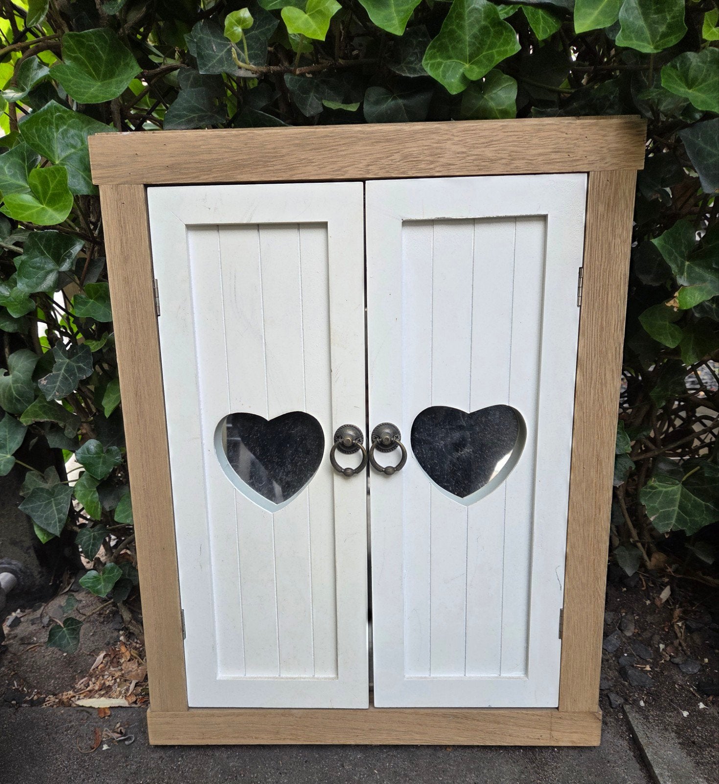 Spiegel met hartdeurtjes - 45x36 cm, Huis en Inrichting, Minder dan 50 cm, Gebruikt, Ophalen of Verzenden, Minder dan 100 cm