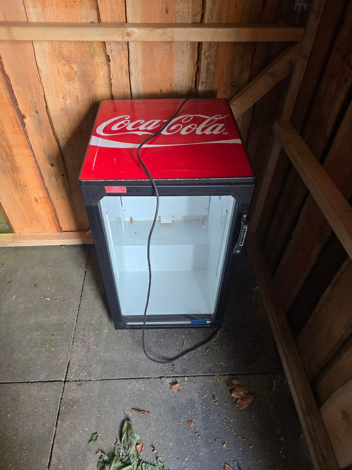 Coca-Cola koelkast met defect, Zonder vriesvak, Minder dan 45 cm, Minder dan 75 liter, Niet werkend