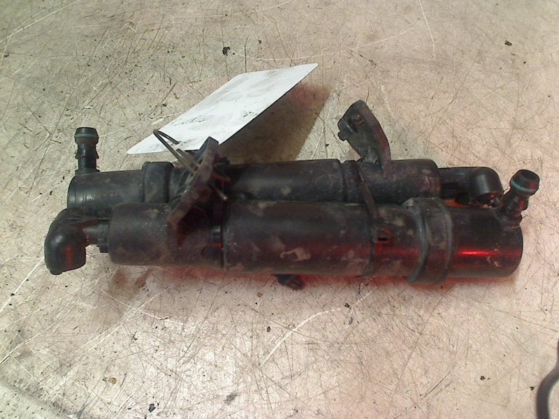 Koplampsproeier Mercedes-Benz CLK (R209) (2006-10/2010-03), Gebruikt, Mercedes-Benz AG, Mercedes-Benz, Mercedesstraße 120, Stuttgart 70372, , Duitsland