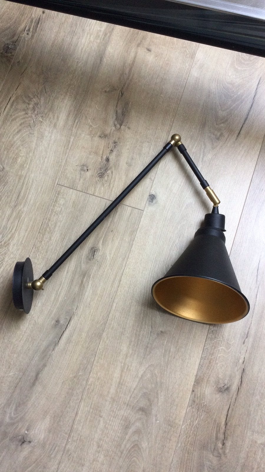 Industriële wandlamp met verstelbare zwenkarm., Ophalen of Verzenden, Metaal, Wandlamp, Zwart