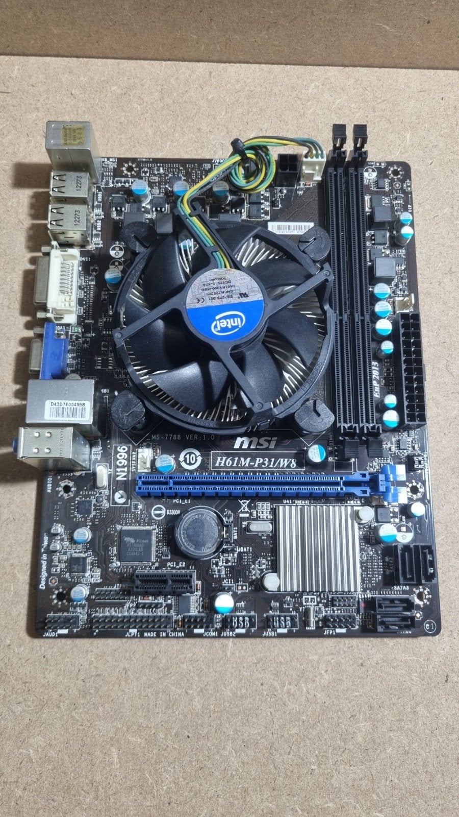 Msi H61M-P31/W8 met intel core I-3 -2120 en koeler., Ophalen of Verzenden, Zo goed als nieuw, Intel, DDR3