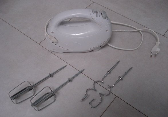 Nwe krachtige handmixer 200 watt mixer 6 snelheden + turbo, Ophalen of Verzenden, Nieuw, 3 snelheden of meer