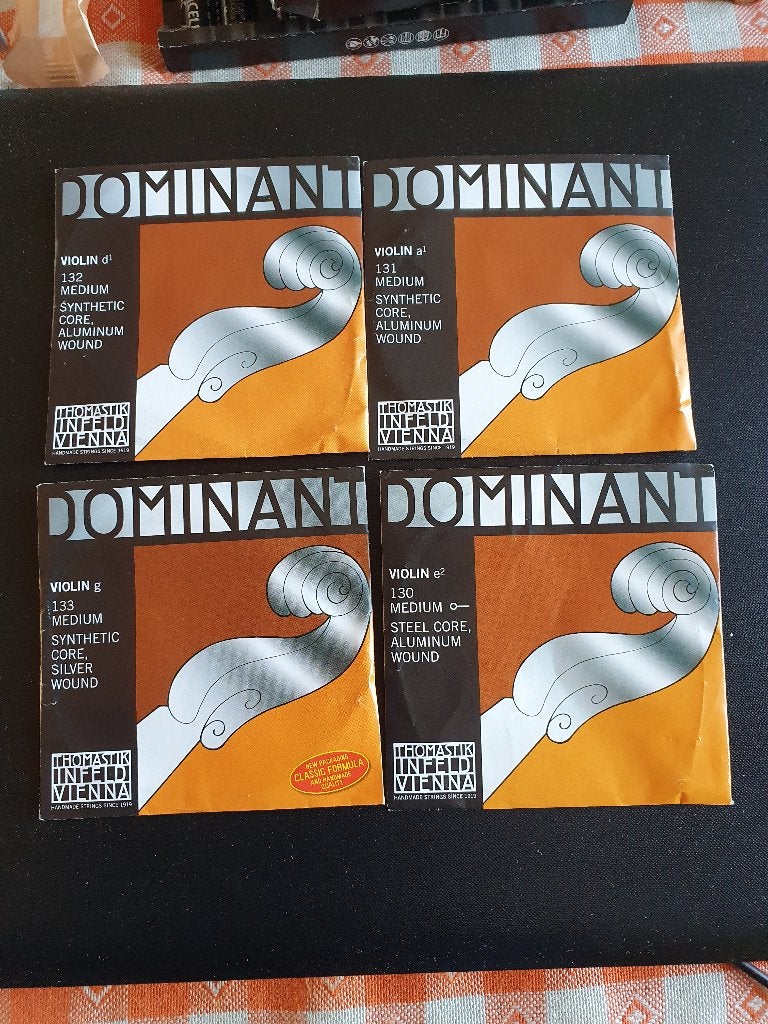 Dominant vioolsnaren, Muziek en Instrumenten, Strijkinstrumenten | Violen en Altviolen, Ophalen of Verzenden, Nieuw, 4/4-viool