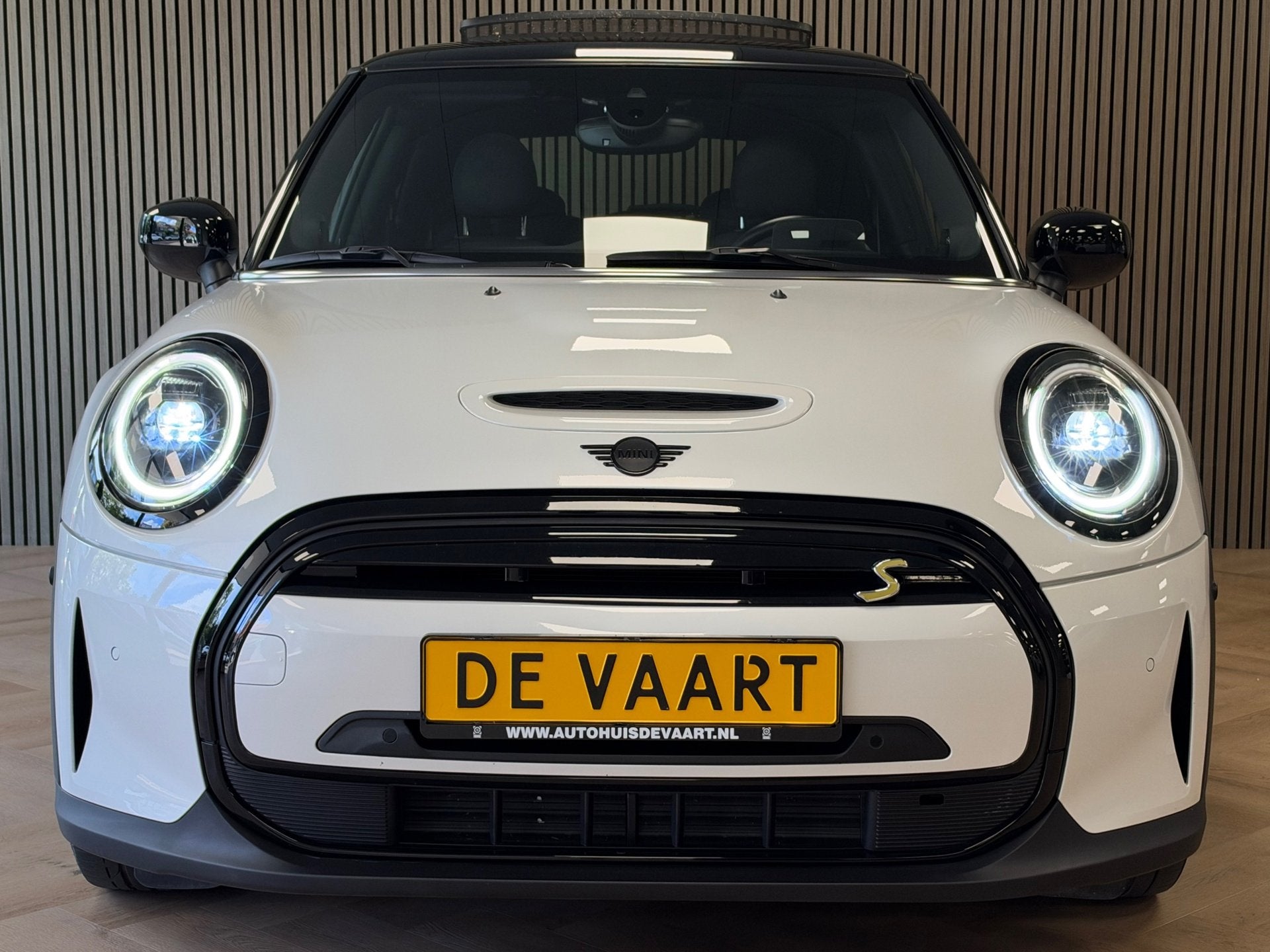 Foto 2 van Mini Electric MINI Cooper SE Yours 33 kWh 98% SOH PANO NAVI