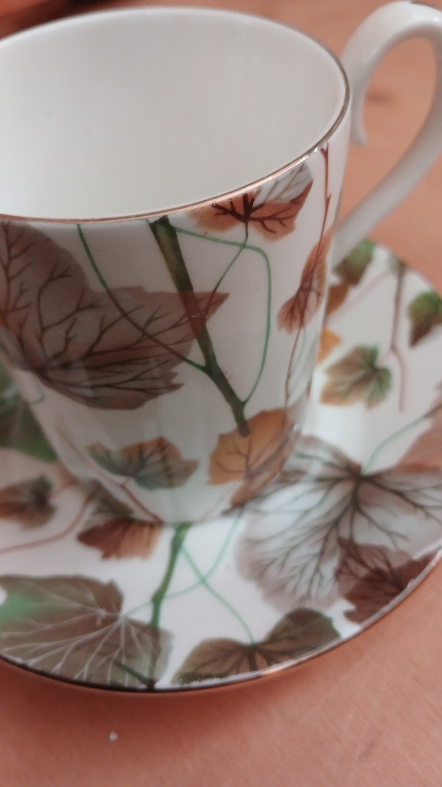 Vintage Royal Albert Springwood Kop en Schotel – Bone China, Verzamelen, Porselein, Kristal en Bestek, Ophalen of Verzenden, Zo goed als nieuw