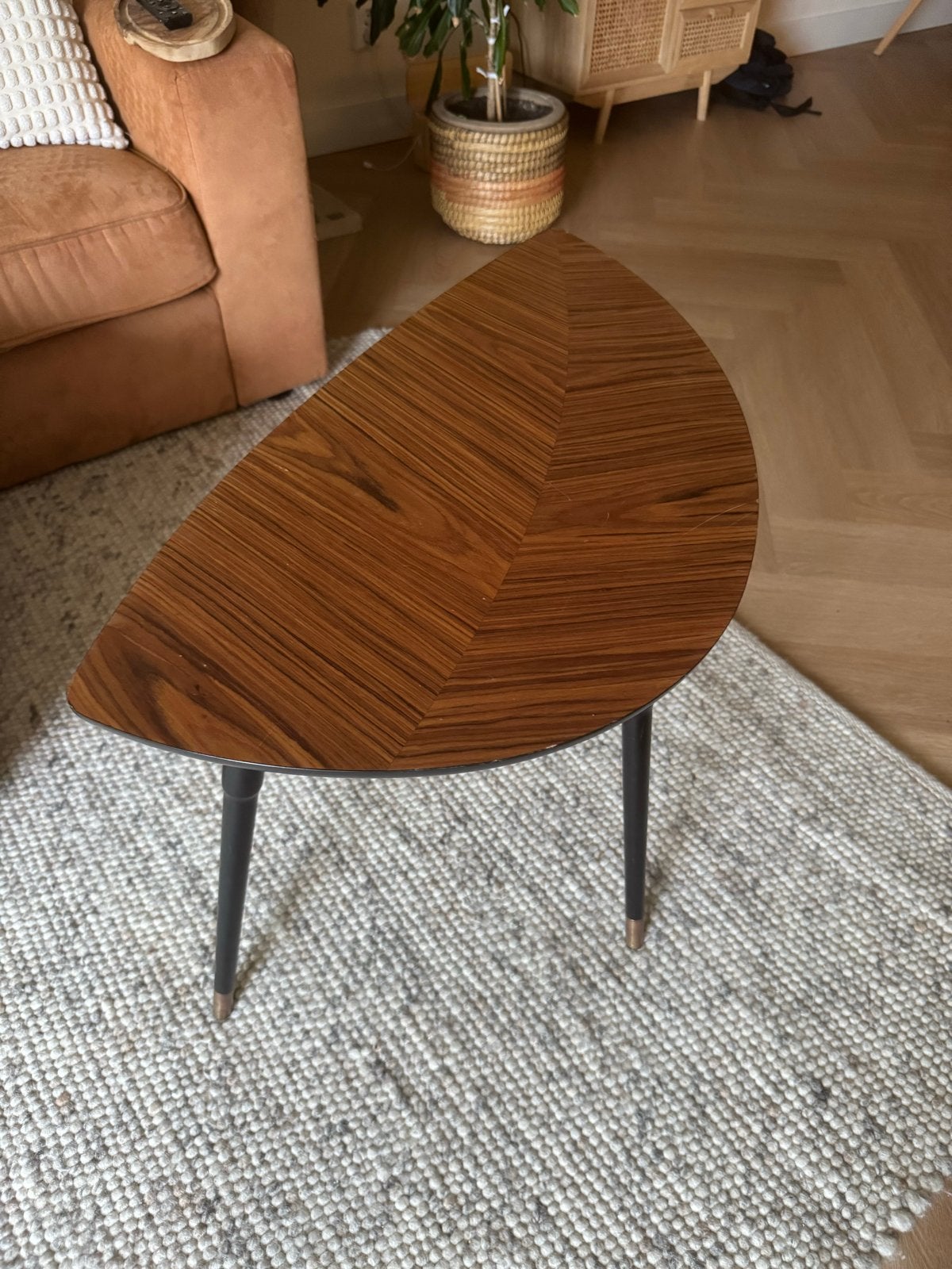 IKEA Gladom bijzettafel, blad in walnootlook, Gebruikt, 55 tot 75 cm, Overige vormen, Hout