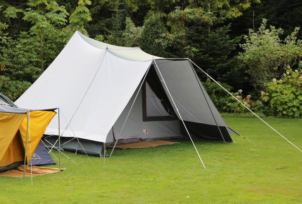 Katoenen tent (De Wit) met vast grondzeil en luifel, Ophalen, Gebruikt, Tot en met 4