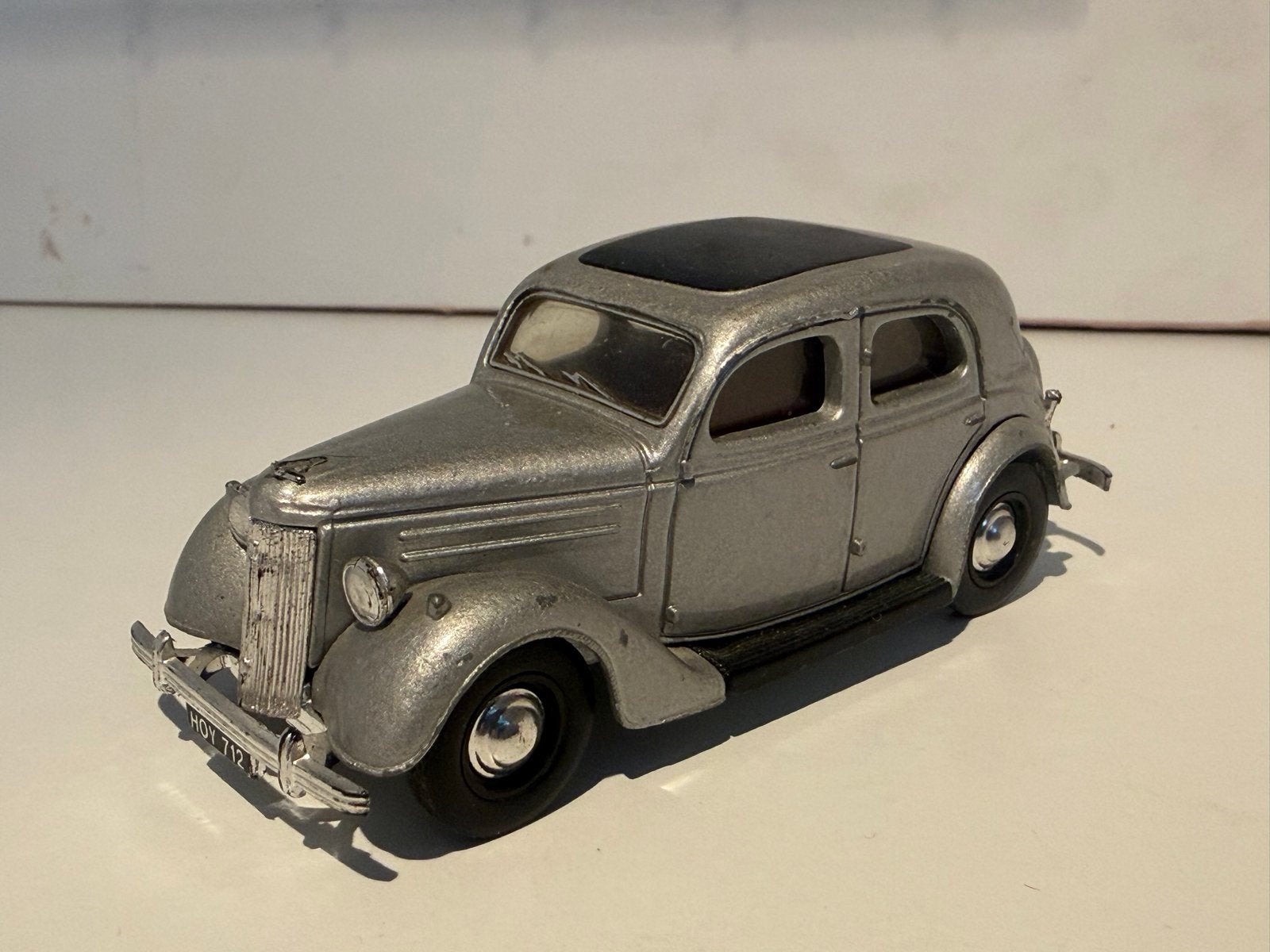 Dinky Toys Ford V-8 Pilot 1949 - Matchbox Int'l Ltd, Ophalen of Verzenden, Zo goed als nieuw, Overige typen