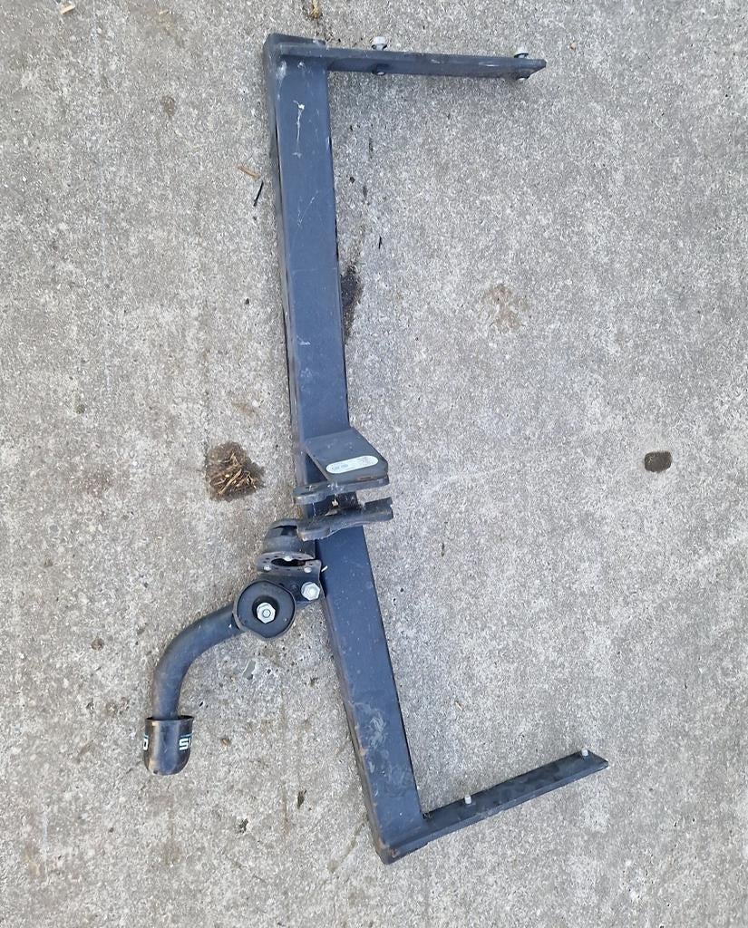 Trekhaak voor Volkswagen Golf 1.2 (Gebruikt), Auto-onderdelen, Ophalen, Gebruikt