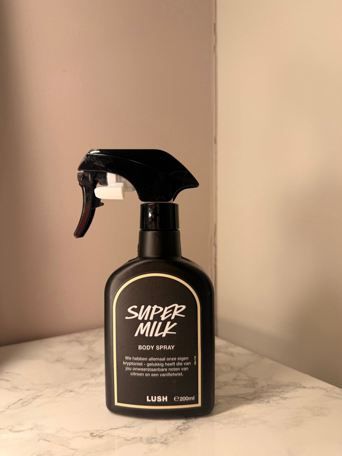 Lush Super Milk Body Spray - Nieuw, Ophalen of Verzenden, Nieuw, Deodorant of Bodyspray