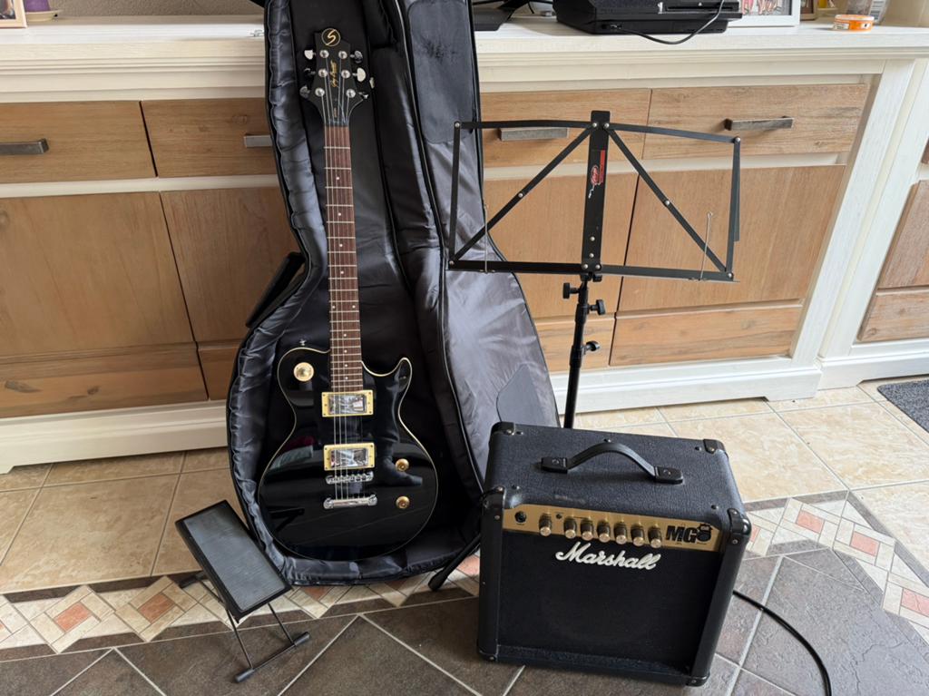 Complete Beginnersset Elektrische Gitaar: Samick Greg Bennet, Muziek en Instrumenten, Snaarinstrumenten | Gitaren | Elektrisch