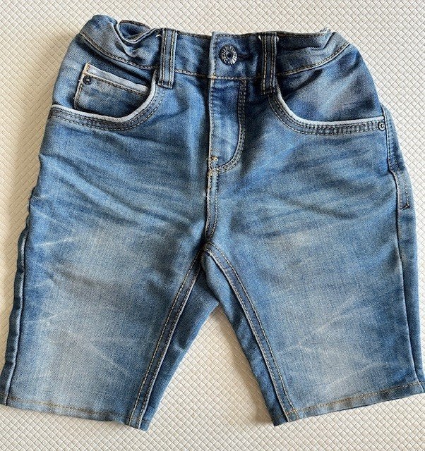 Korte jeans broek van Zeeman , maat 128 zgan (N766), Broek, Zeeman, Ophalen of Verzenden, Zo goed als nieuw