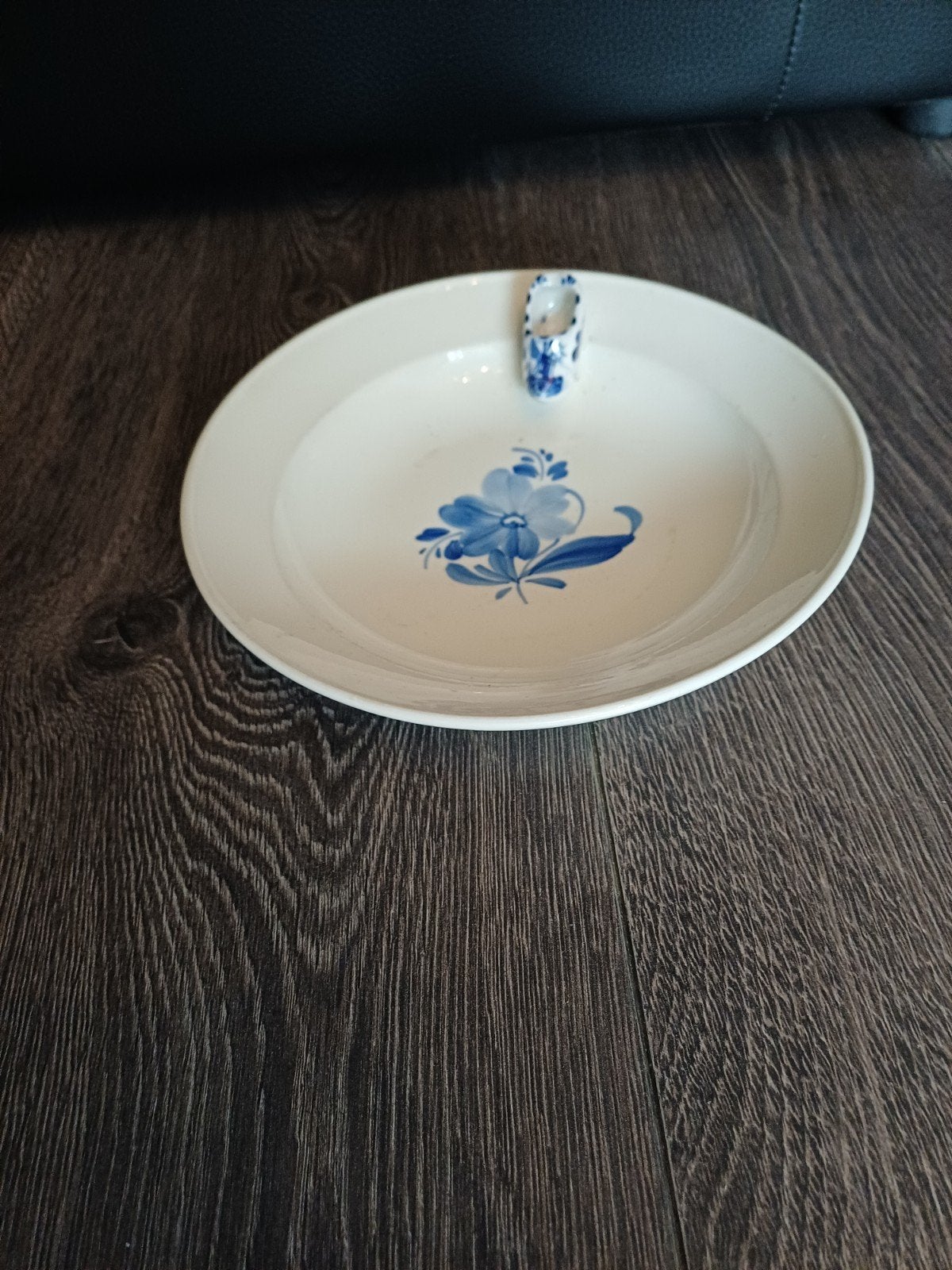 Delfts Blauw bord met klompje, diameter 23cm, Antiek en Kunst, Ophalen of Verzenden