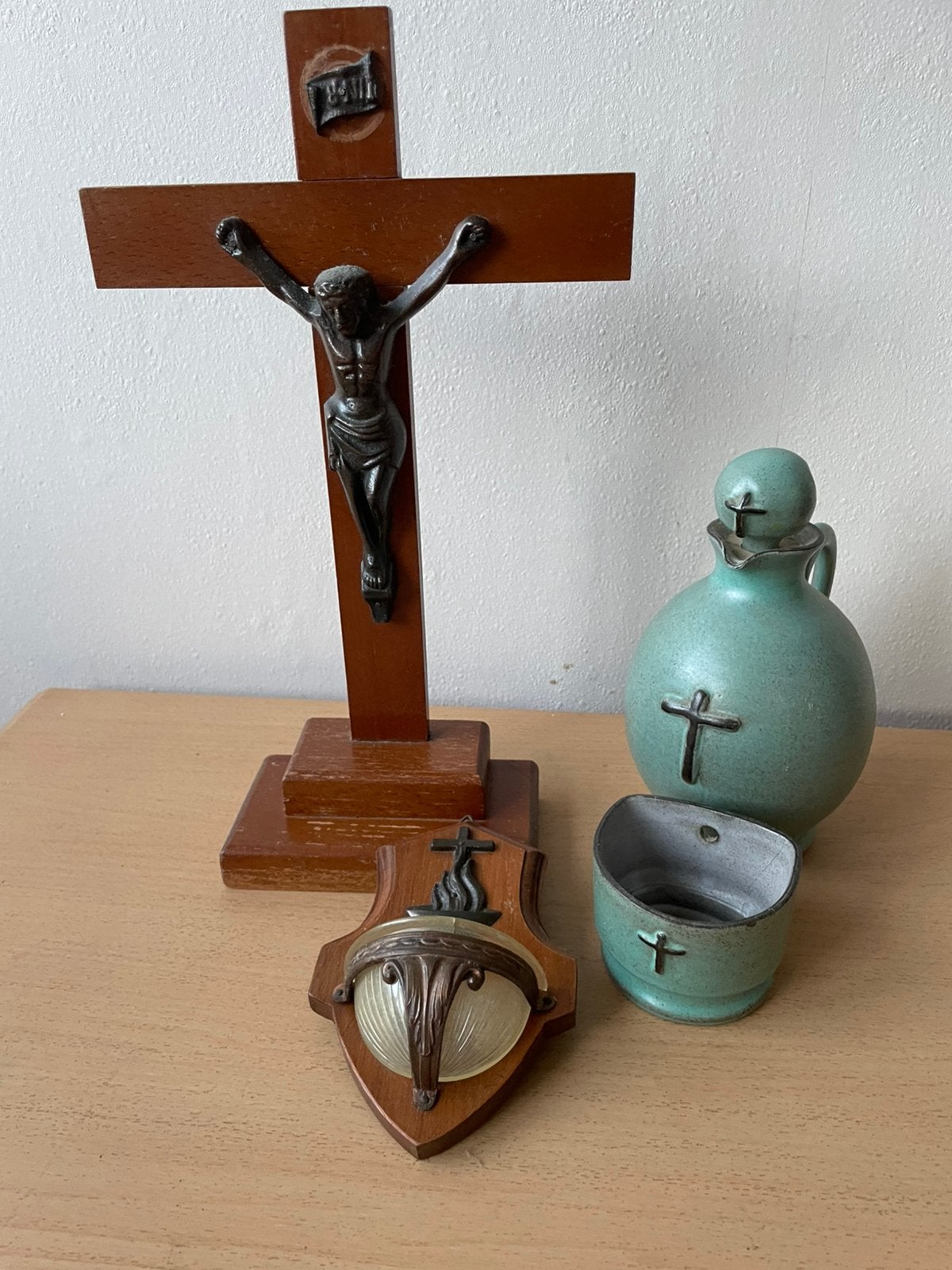 Kruisbeelden en wijwaterbakjes, Ophalen of Verzenden
