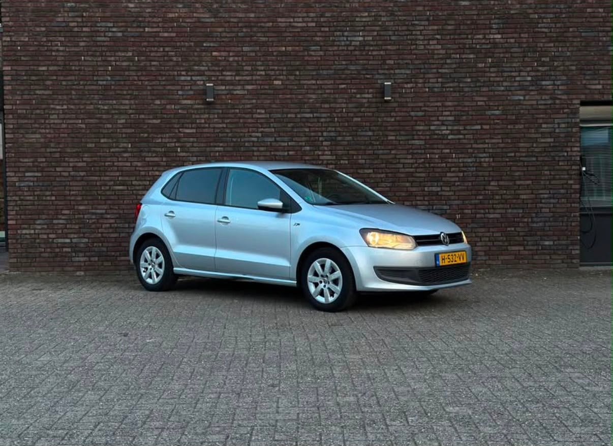 Volkswagen Polo 1.6 TDI 66KW 2011 Grijs, Auto's, Voorwielaandrijving, 1057 kg, 4 cilinders, 570 kg