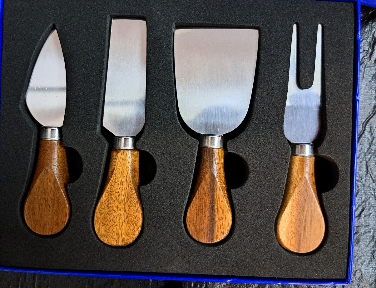Nieuwe 4-delige set borrelmesjes / kaasmessen in doos, Ophalen of Verzenden, Nieuw, Hout