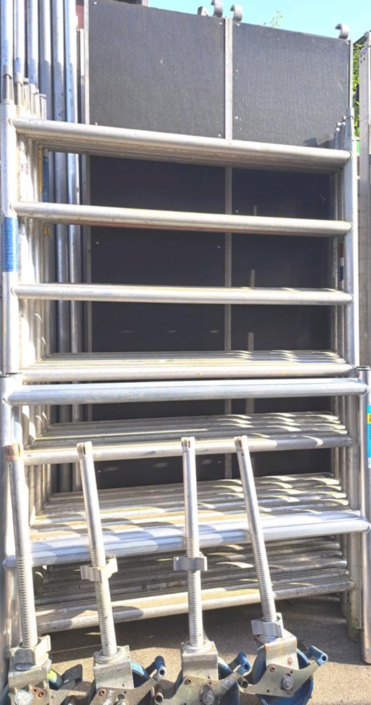 Te koop aluminium rolsteiger Werkhoogte 8.20 mtr breed model, Ophalen of Verzenden, Rolsteiger of Kamersteiger, 5 meter of hoger