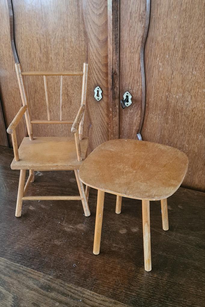 Brocante vintage poppenstoeltje en tafeltje, Ophalen of Verzenden