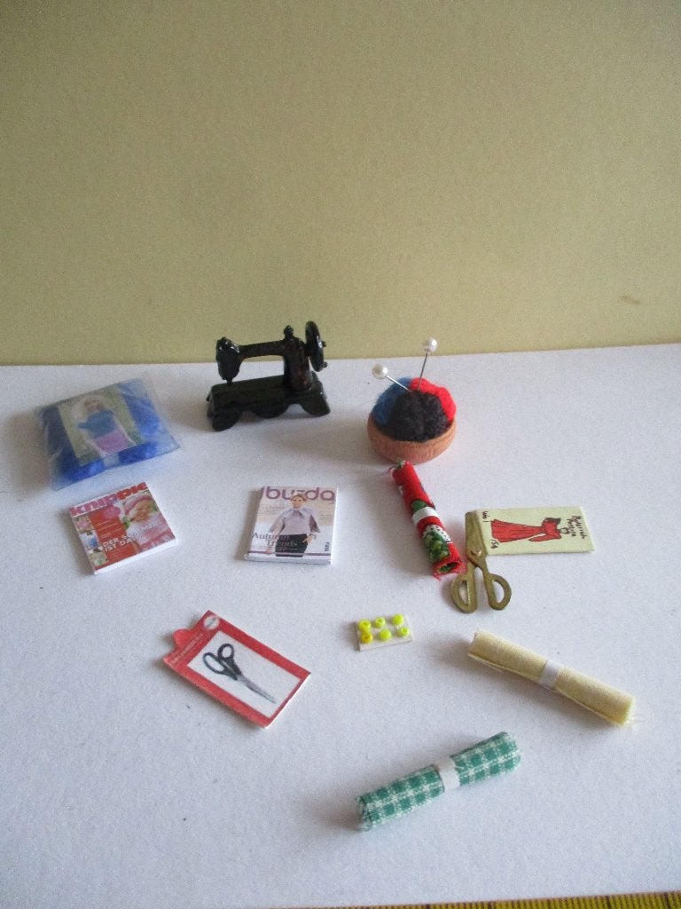 poppenhuis naaimachine en acc., Verzamelen, Ophalen of Verzenden, Zo goed als nieuw, Decoratie