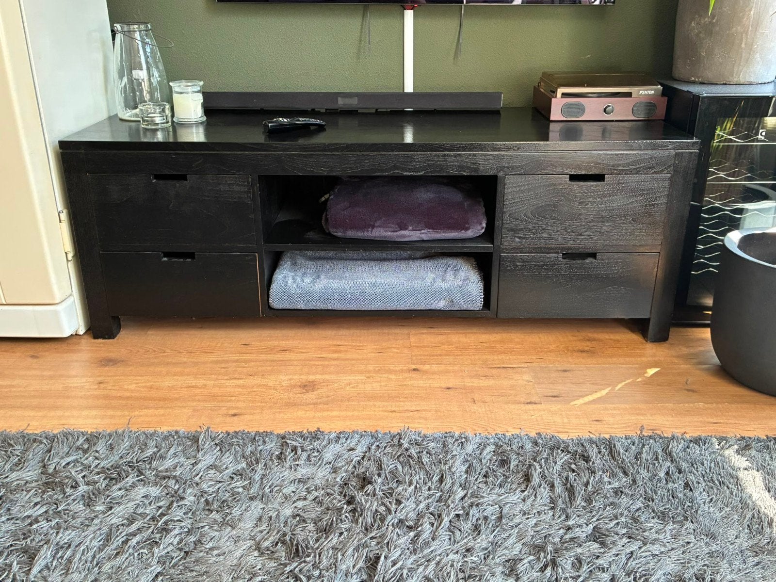 Zwart tv meubel (geschilderd) - Gebruikt maar in prima staat, Gebruikt, 150 tot 200 cm, Ophalen of Verzenden, Minder dan 100 cm