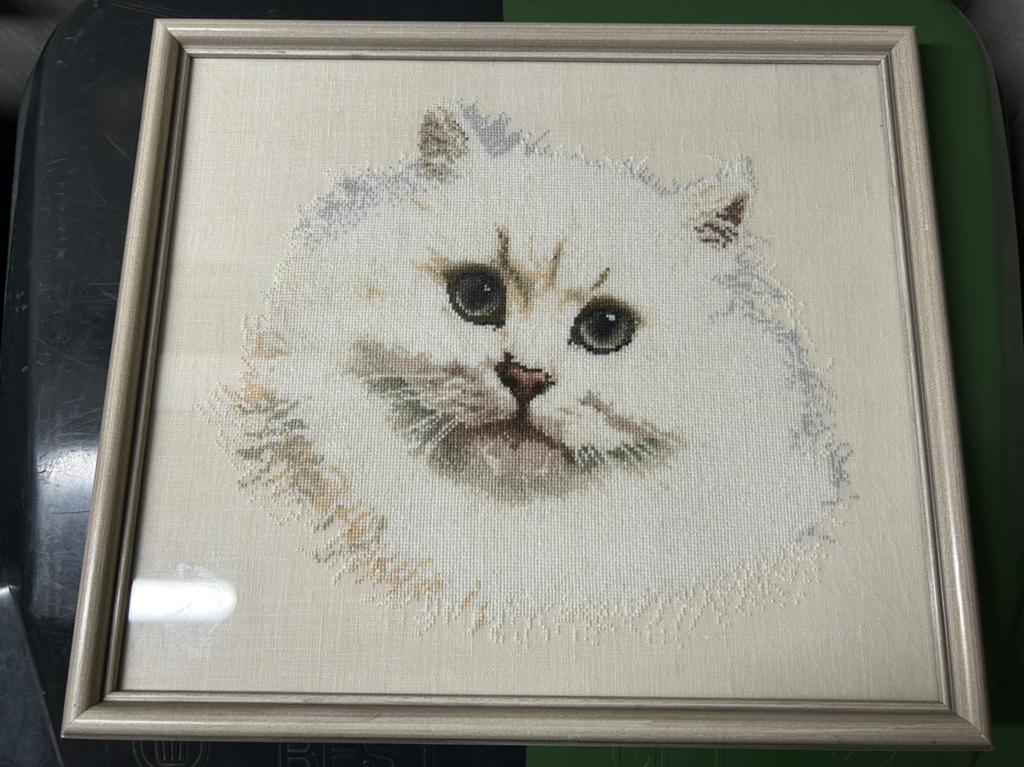 Geborduurde witte poes een pers, Antiek en Kunst, Ophalen of Verzenden