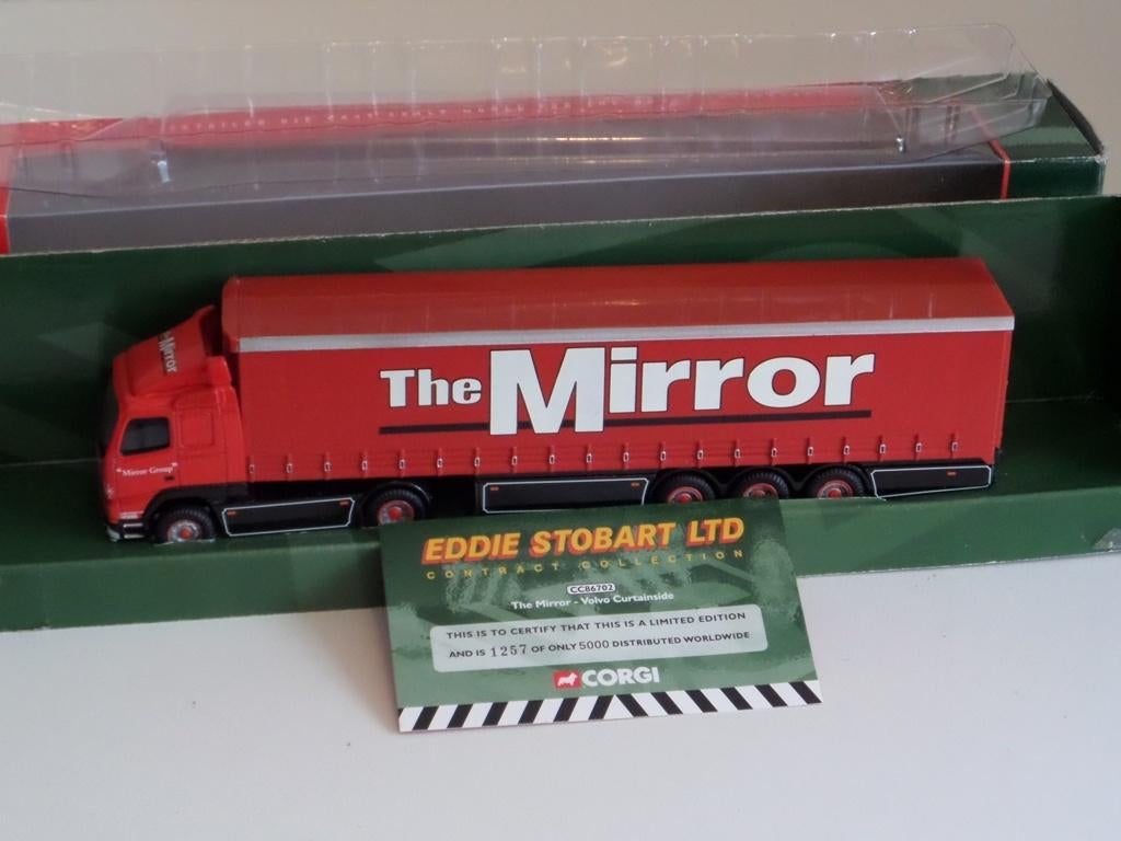 Corgi Volvo Curtainside Truck The Mirror 1/64 86702, Ophalen of Verzenden, Zo goed als nieuw, Bus of Vrachtwagen