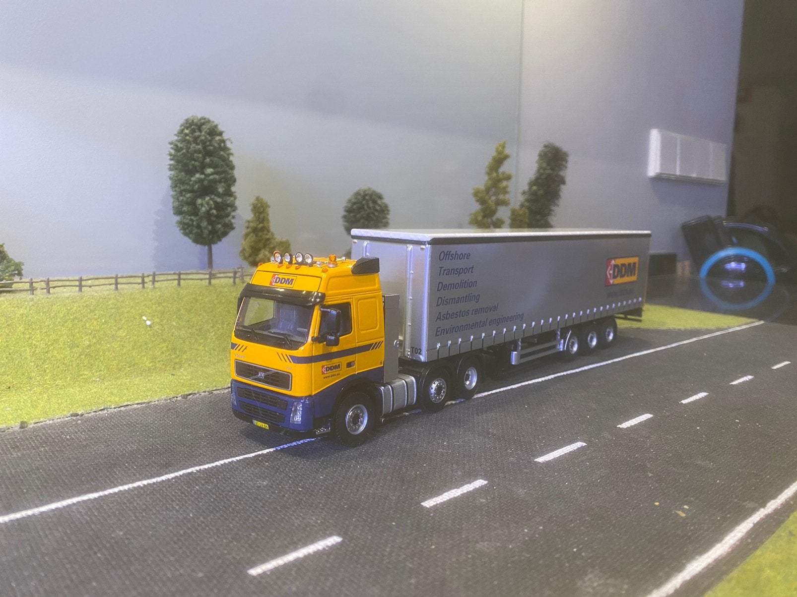 Volvo FH met tautliner van DDM, Ophalen of Verzenden, Zo goed als nieuw, Bus of Vrachtwagen, Wsi