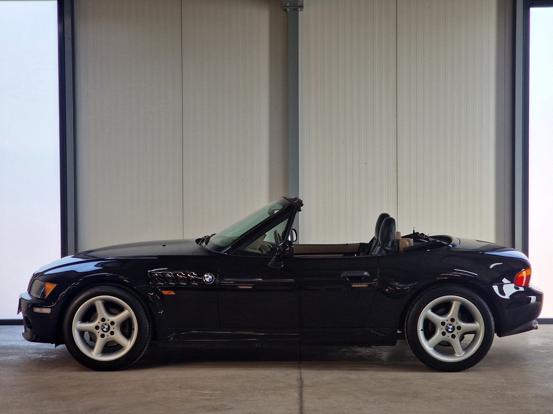BMW Z3 Roadster 2.8 | 192pk | Wide body pre facelift |, Auto's, Oldtimers, 12 maanden, Achterwielaandrijving, Beige, 192 pk