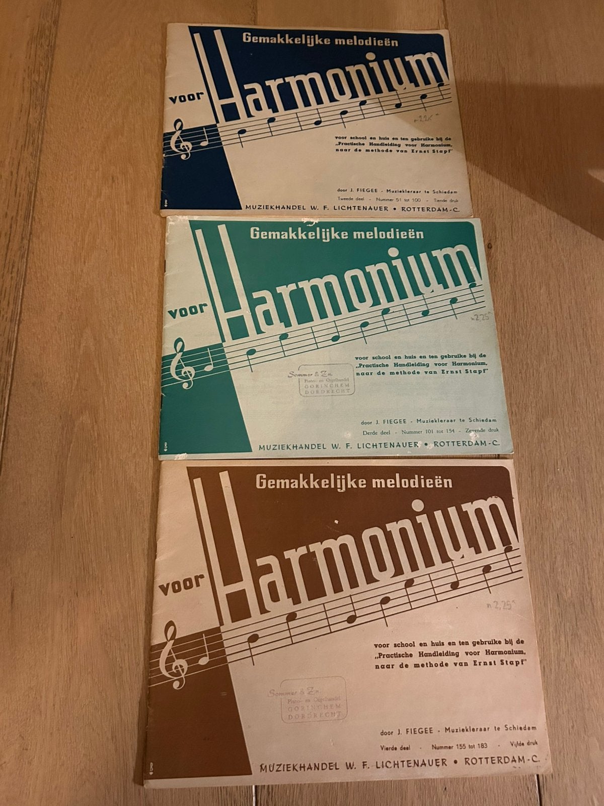Lesboek J Fiegee deel 1,2,3 Harmonium, Ophalen of Verzenden, Gebruikt, Les of Cursus, Overige genres
