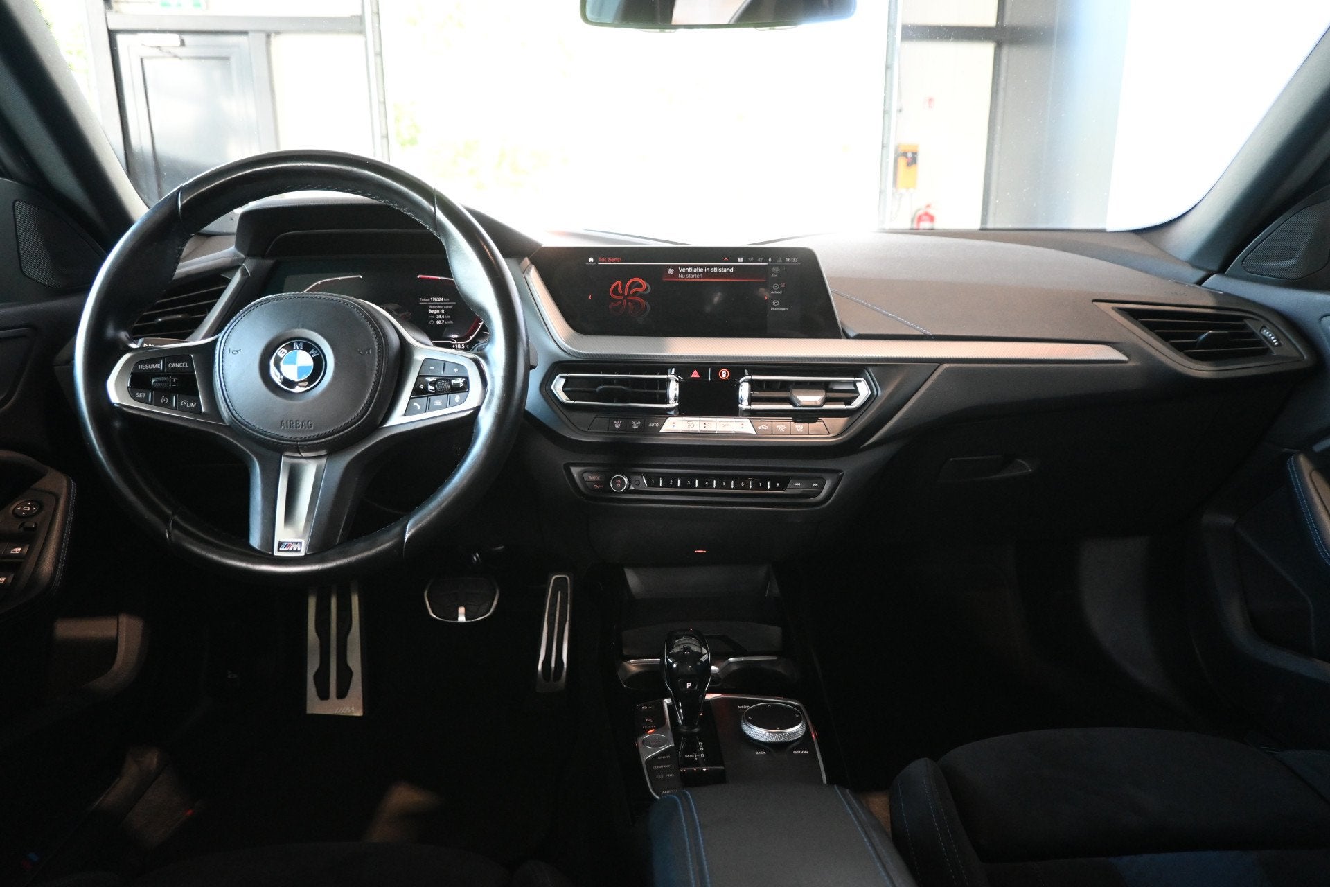 BMW 2 Serie Gran Coupé 218i Automaat M SPORT Schaalstoelen, Auto's, Gebruikt, 1350 kg, Met garantie (alle), Alcantara