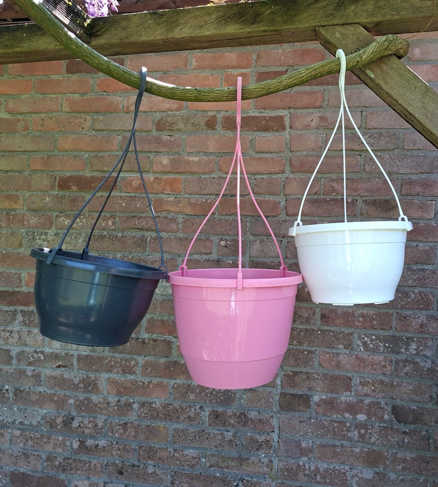 3 Kunststof Hangpotten Hangbloempotten, Kunststof, Rond, Ophalen of Verzenden, Zo goed als nieuw