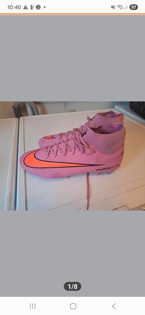 Voetbalschoenen met ijzeren noppen - Maat 41 (valt als 40), Sport en Fitness, Voetbal, Ophalen of Verzenden, Zo goed als nieuw